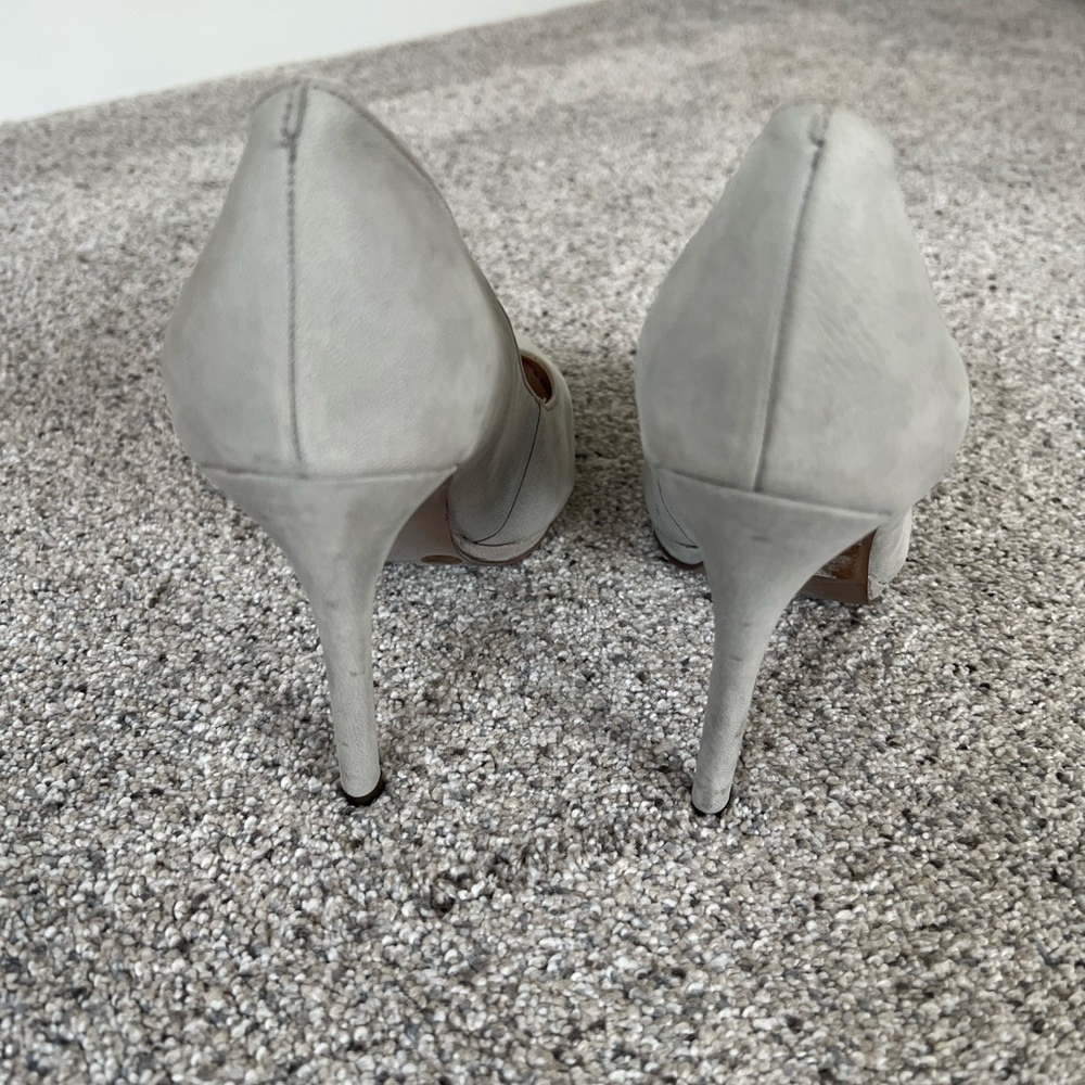 Jessica Simpson Light Gray Leather Stiletto Pumps - Picture 5 of 10